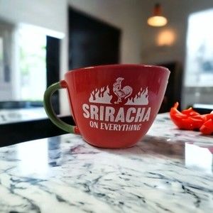 Sriracha Huy Fong Foods Large 24 oz Ramen Noodle Soup Coffee Cup Mug Red